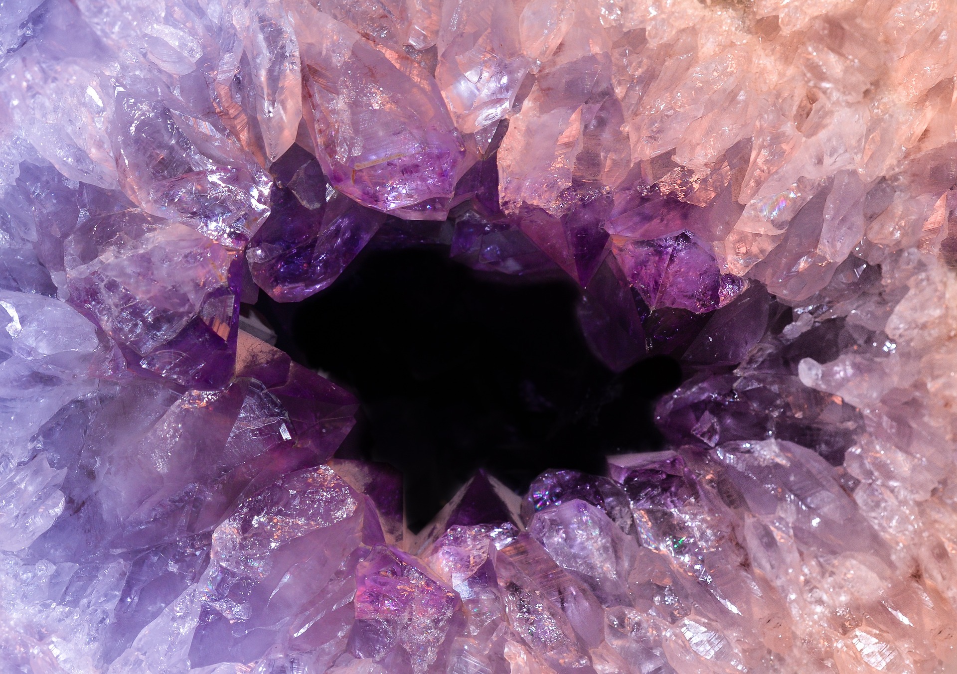 amethyst-1394397_1920